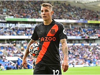 Digne signs for Aston Villa fr...